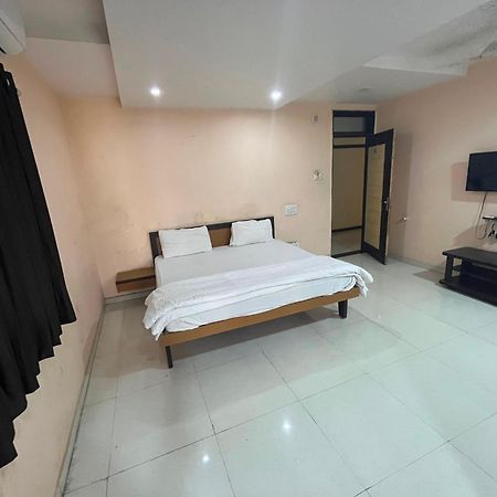 Oyo Hotel Rio Inn Anand Exterior photo