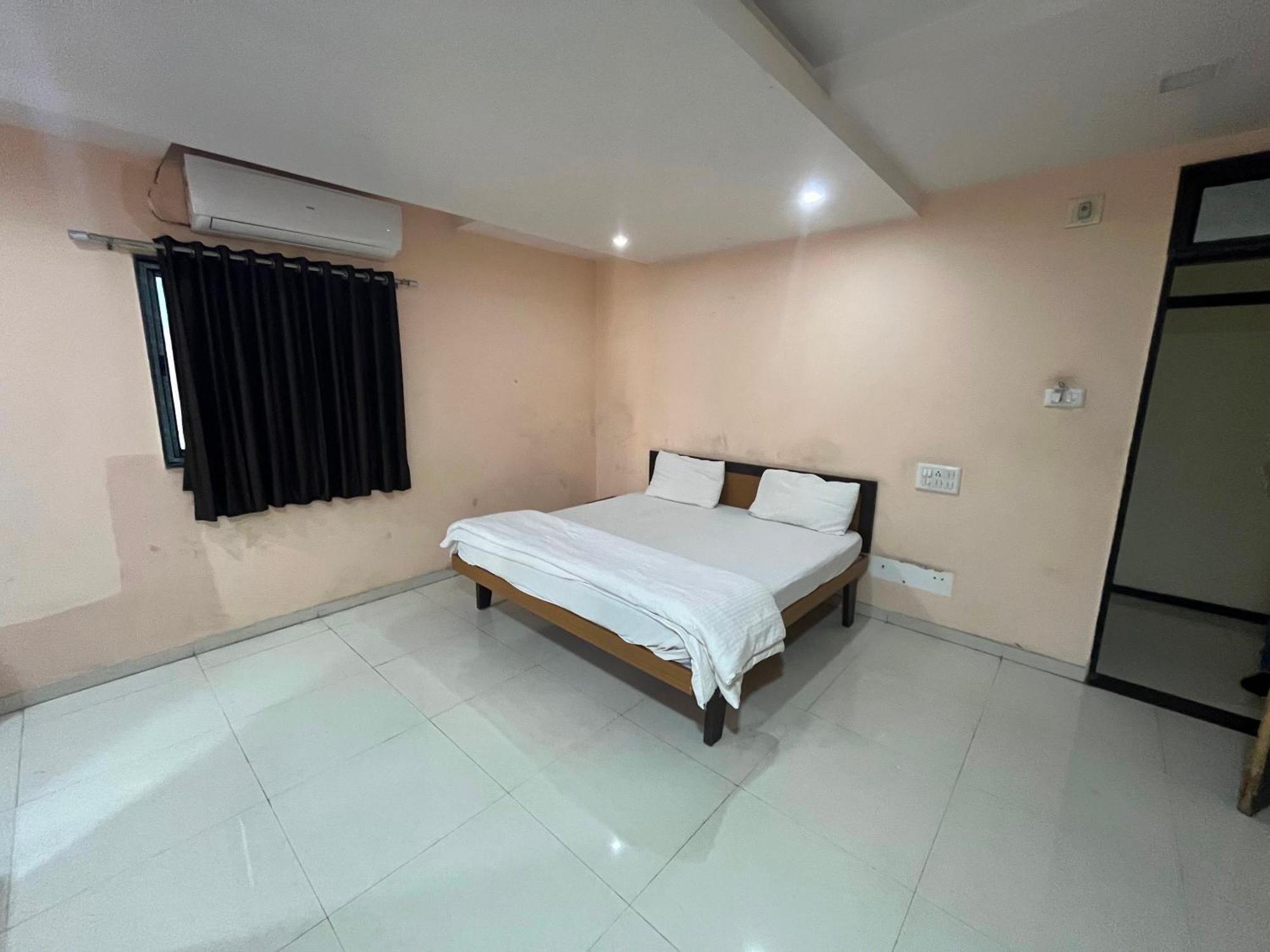 Oyo Hotel Rio Inn Anand Exterior photo