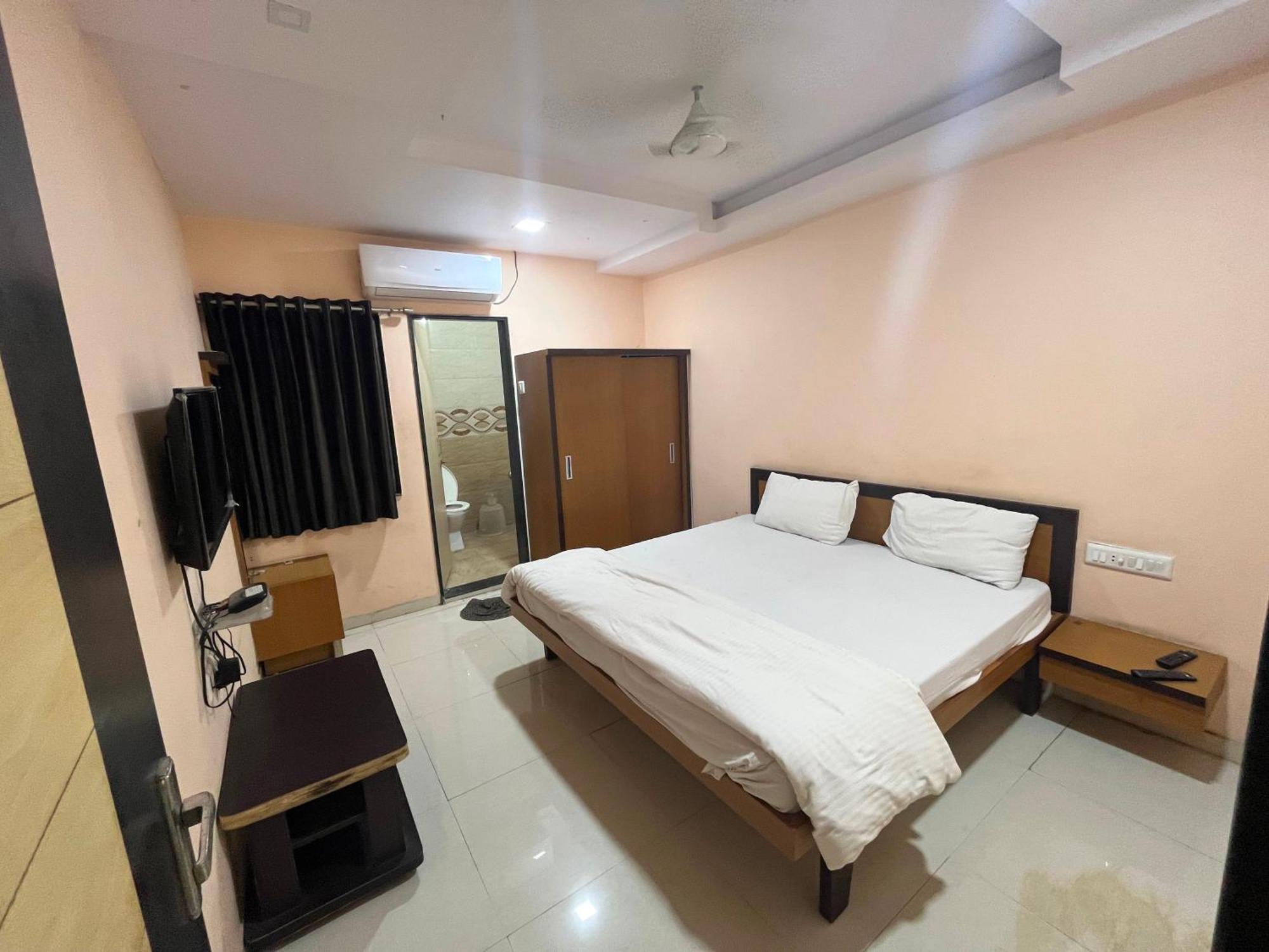 Oyo Hotel Rio Inn Anand Exterior photo