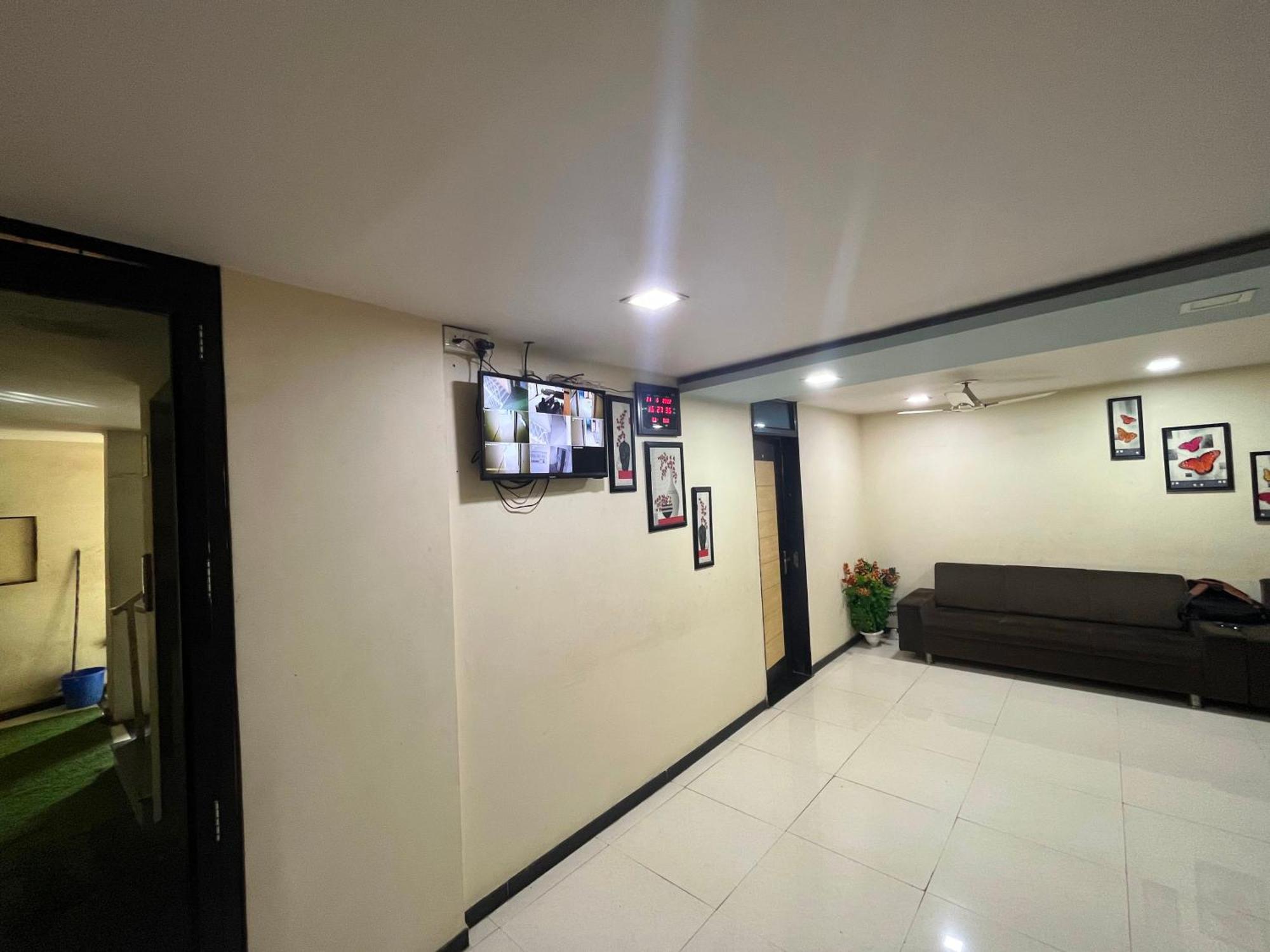Oyo Hotel Rio Inn Anand Exterior photo